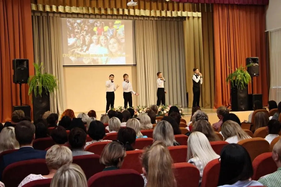 Фото: В Новобелицком районе Гомеля чествовали педагогов