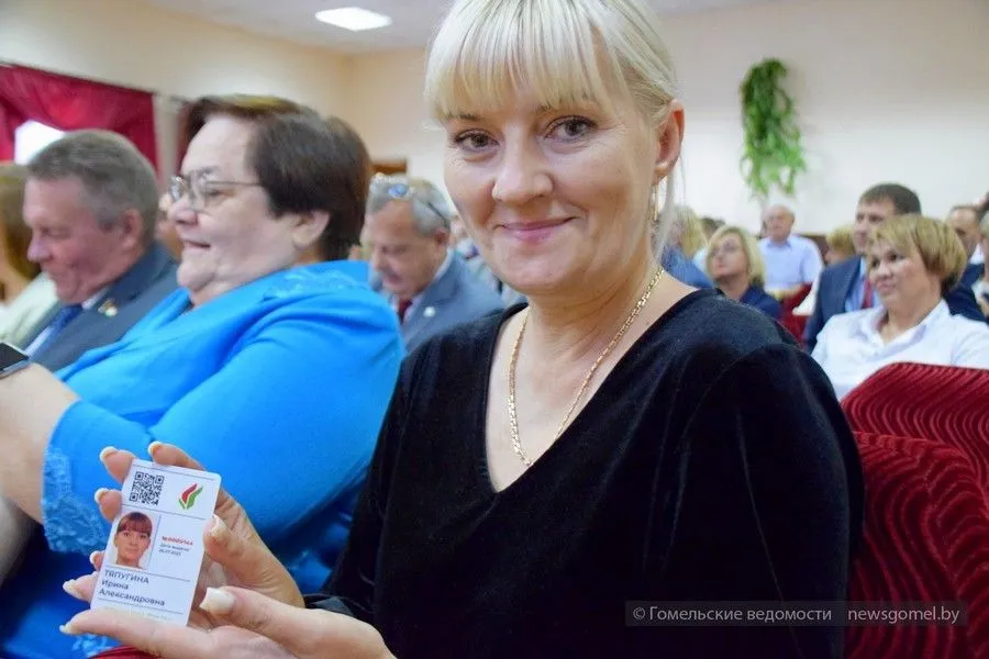 Фото: Билеты «Белой Руси» вручили новым партийцам