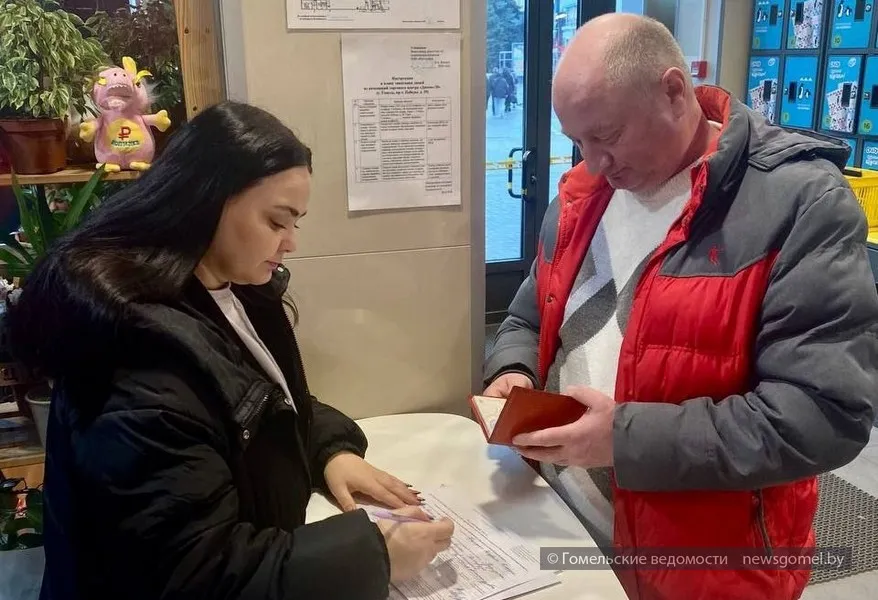 Фото: В Гомеле продолжаются пикеты по сбору подписей в поддержку выдвижения кандидатов в Президенты