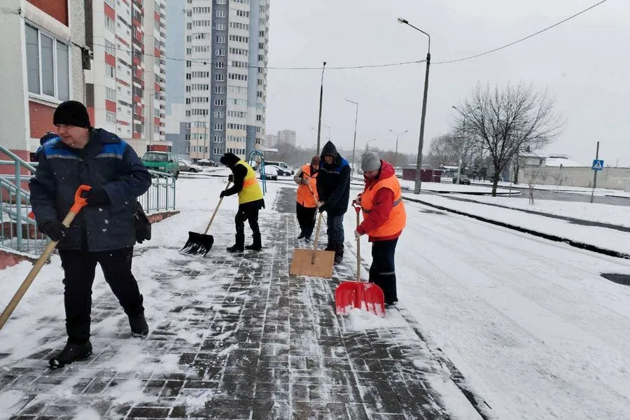 Фото: В Центральном районе убирают снег