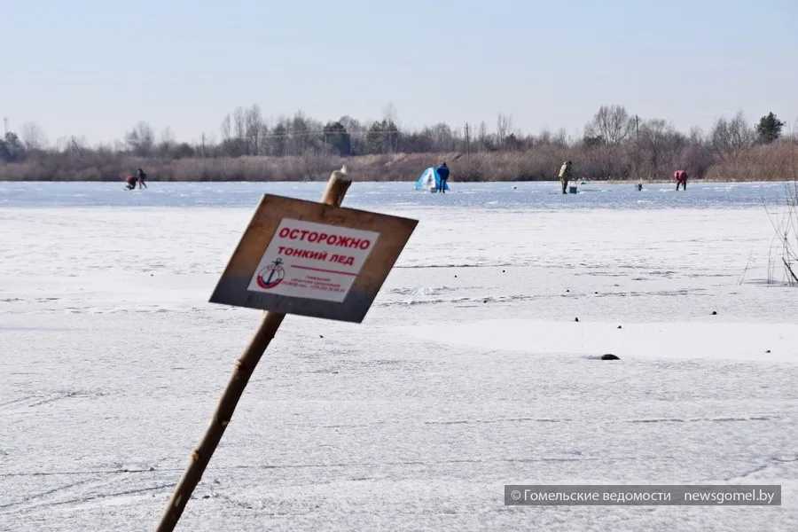 Фото: Зимний водоём — не место для игр! В Гомеле спасатели напомнили правила безопасности