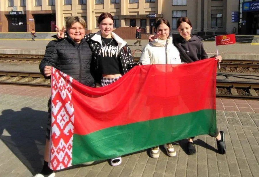 Фото: В Гомеле встретили ребят из Херсонской области, впервые приехавших в Беларусь