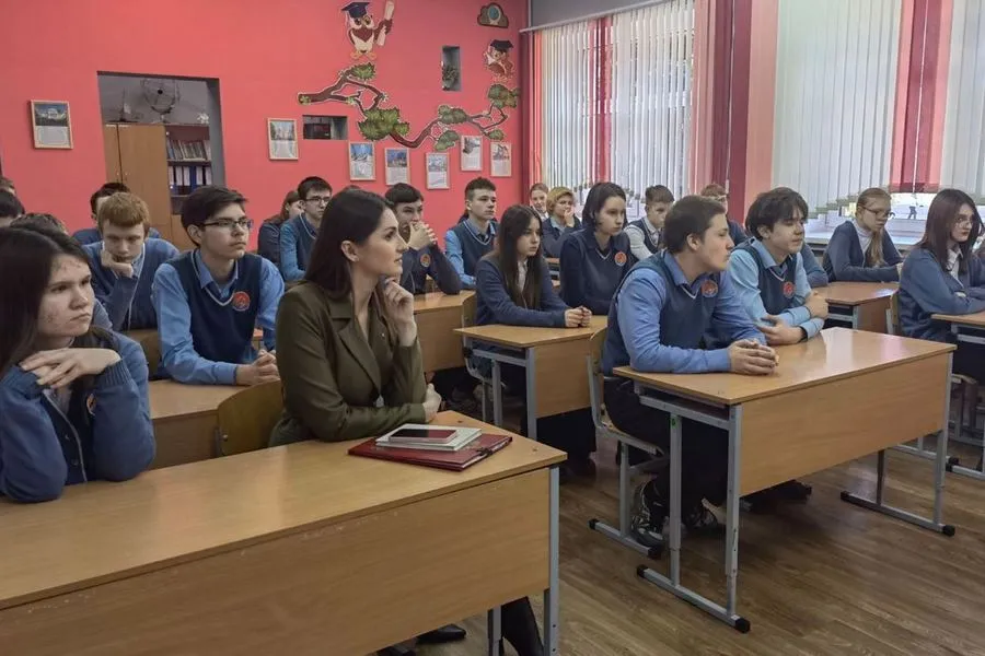 Фото: В средней школе №27 говорили на тему «Родина моя Беларусь в лицах. Преданные делу и стране»
