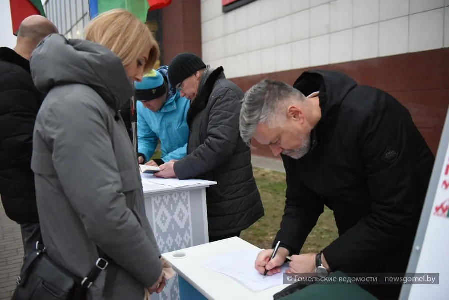 Фото: Время инициативных: жители Гомеля активно участвуют в сборе подписей