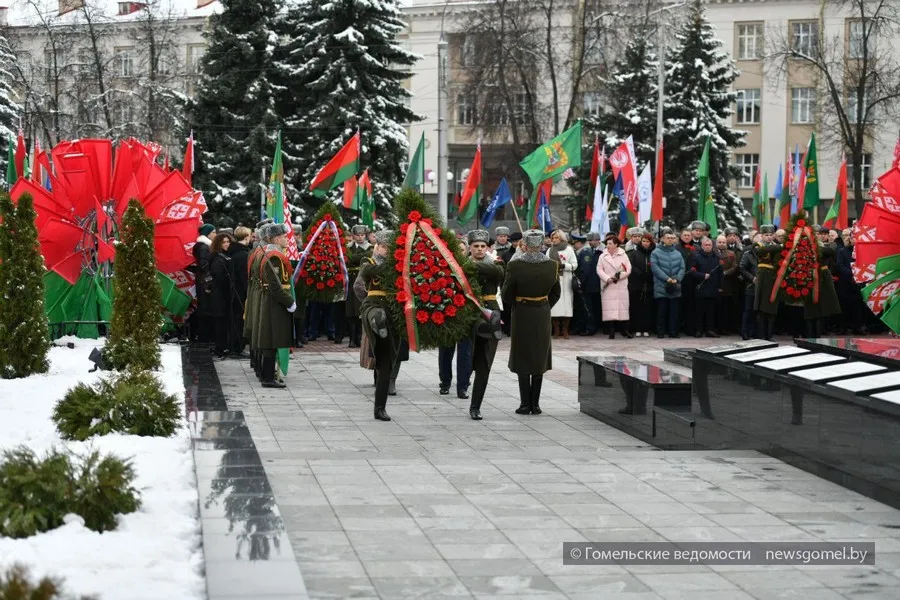 Фото: Они сражались за нас: у Вечного огня состоялся торжественный митинг в честь 81-й годовщины освобождения Гомеля от немецко-фашистских захватчиков