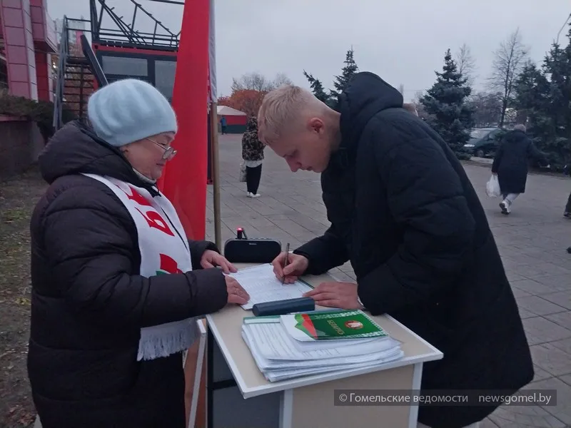 Фото: В Гомеле продолжаются пикеты