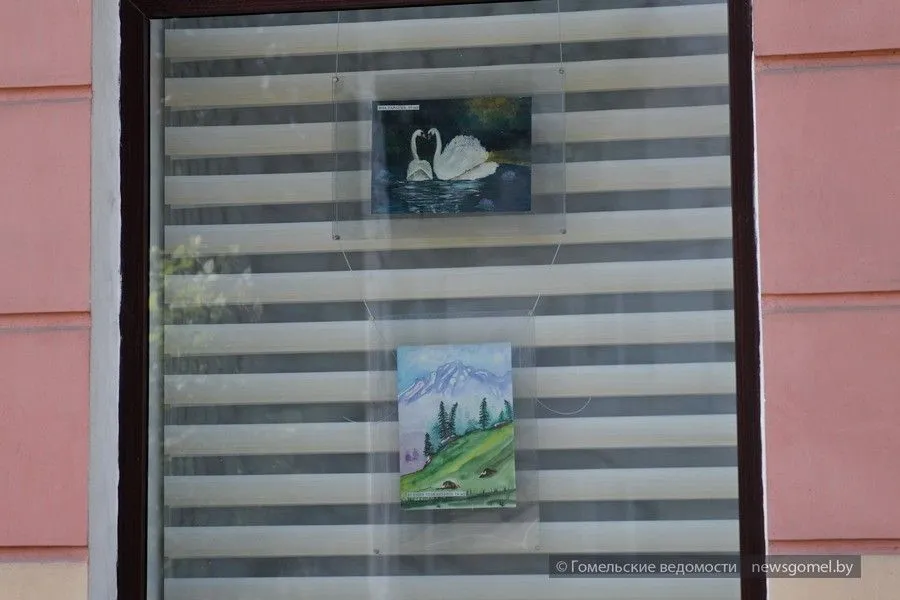 Фото: Выставка детских рисунков «Большие и маленькие чудеса» начала работу в окнах редакции «В»